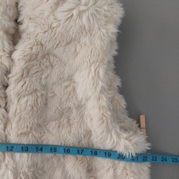 Sweaty Betty Faux Fur Hooded Vest Large Sleeveless Hoodie Cream Cozy Winter EUC - Picture 10 of 13